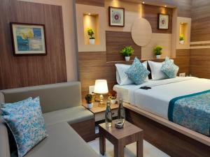 HOTEL CENTRAL SQUARE "A Couple Friendly Hotel"客房内的一张或多张床位