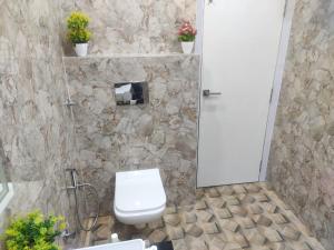 HOTEL CENTRAL SQUARE "A Couple Friendly Hotel"的一间浴室