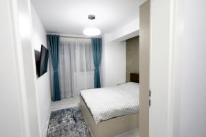 a bedroom with a bed and a window at SIF Residence in Craiova