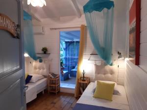 Postel nebo postele na pokoji v ubytování Les Gites Capra - Villa Aiméandre piscine et Spa + 37 fotografií
