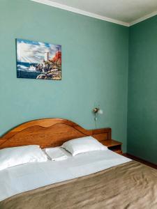 
A bed or beds in a room at Hotel Morskaya Zvezda
