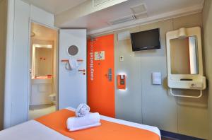 Postel nebo postele na pokoji v ubytování easyHotel Sofia