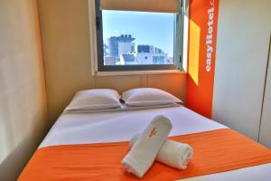 Postel nebo postele na pokoji v ubytování easyHotel Sofia + 20 fotografií