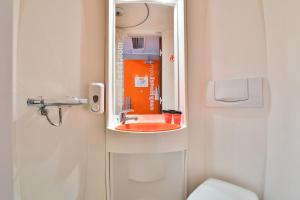 Koupelna v ubytování easyHotel Sofia