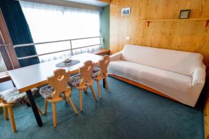 Ruang duduk di Res.Albarè/Solaria Apt.Solandra