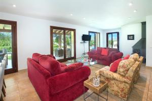 Posezení v ubytování Owl Booking Villa Siquier - Luxury Retreat with Mountain Views