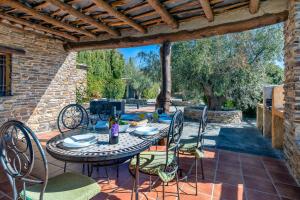 A patio or other outdoor area at Cortijo la Loma de la Alpujarra