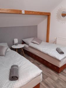 מיטה או מיטות בחדר ב-Napsugár Vendégház