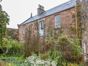 Gallery image of Pear Cottage - Priorwood Garden in Melrose