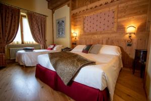 Kama o mga kama sa kuwarto sa Laghetto Alpine Hotel & Restaurant