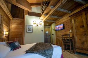 Lova arba lovos apgyvendinimo įstaigoje Laghetto Alpine Hotel & Restaurant