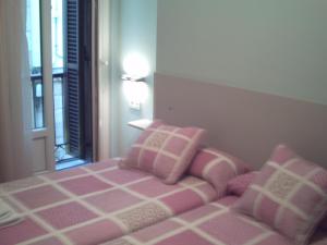 A bed or beds in a room at Pensión la Marinera