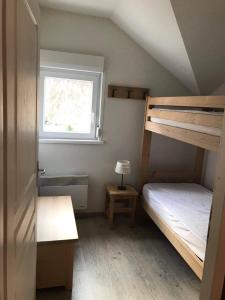 Poschodová posteľ alebo postele v izbe v ubytovaní Appartement à la Montagne