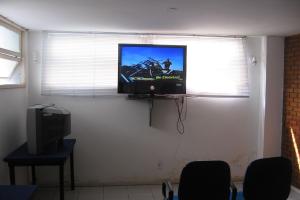 En tv och/eller ett underhållningssystem på Praia do Forte - Cabo Frio - Aluguel Econômico