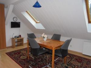 a dining room with a wooden table and chairs at Ferienwohnung Wolf in Nietwerder