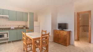 Una cocina o zona de cocina en Apartamentos Moon Dreams Los Lentiscos