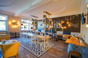 Lounge nebo bar v ubytování Hotel Stadt Cuxhaven