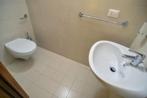 Bilik mandi di Res.Albarè/Solaria Apt.Solandra