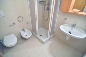 Bilik mandi di Res.Albarè/Solaria Apt.Solandra