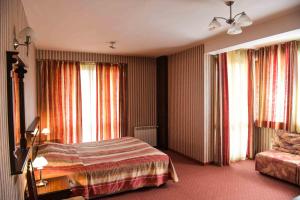 Postel nebo postele na pokoji v ubytování Стаи за гости - Семейна къща за гости Ивел + 23 fotografií