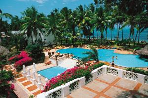 Piscina a Serena Beach Resort & Spa o a prop
