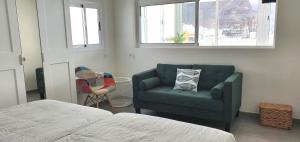 A seating area at HD Mogán Coral Apartments