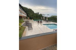 A view of the pool at C15 - Conforto junto a natureza - Camburyzinho or nearby
