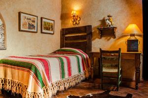 Een bed of bedden in een kamer bij Posada de las Minas