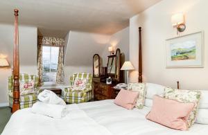 Letto o letti in una camera di Hotel Eilean Iarmain