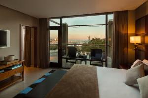 Llit o llits en una habitació de Hotel Miramar Barcelona GL
