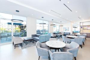 Posezení v ubytování Hyatt Place Kelowna