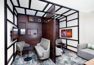 TV a/nebo společenská místnost v ubytování Hyatt Place Kelowna