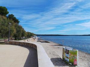 Zdjęcie z galerii obiektu Apartment Valbandon, Istria 5 w mieście Valbandon