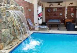 Басейн в Hotel Valeritos або поблизу