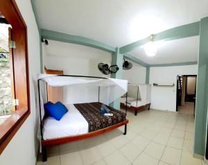 Postel nebo postele na pokoji v ubytování Merdeka House