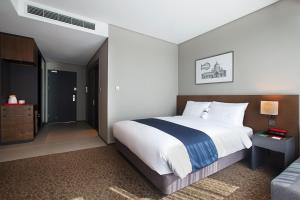 Postel nebo postele na pokoji v ubytování ASTI Hotel Busan Station