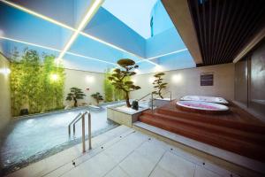 Bazén v ubytování The N Resort Hotel&Spa YangYang nebo v jeho okolí
