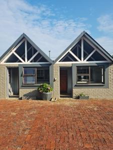 a house with a brick driveway in front of it at Livingwaters Self-Catering Accommodation in Ermelo