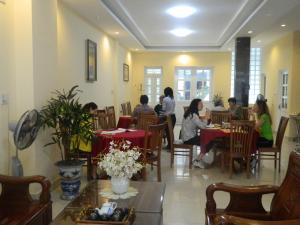 
A restaurant or other place to eat at Hai Phuong Hotel

