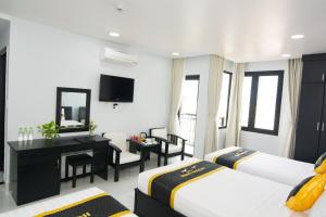 Postel nebo postele na pokoji v ubytování Hoang Long Hotel Phan Thiết