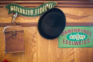 Certyfikat, podpis lub inny dokument wystawiony w obiekcie Hotel Schwalbe