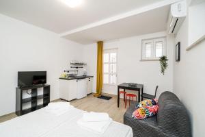 Kuchyňa alebo kuchynka v ubytovaní Residence & Pool Villa Schwarz Suites