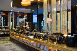 a buffet in a restaurant with a bunch of dishes at Foshan Shunde Grandlei Hotel in Shunde