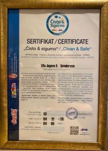 une photo d’un certificat dans un cadre photo dans l'établissement Vila Jugovo S, à Smederevo
