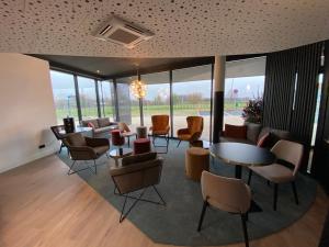 Χώρος καθιστικού στο Hôtel Akena Troyes - La Chapelle St-Luc