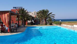 Bazén v ubytovaní Ermioni Hotel alebo v jeho blízkosti