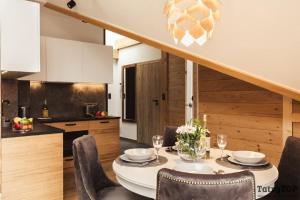 Fotografia z galérie ubytovania Apartament Stary Drewniany Białka Ski Resort -obok Termy Bania i Kotelnica v Bialke Tatranskej