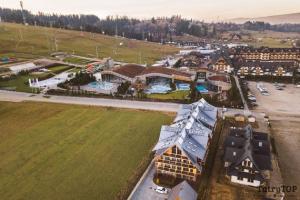 Bazén v ubytovaní Apartament Stary Drewniany Białka Ski Resort -obok Termy Bania i Kotelnica alebo v jeho blízkosti
