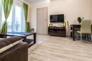Telewizja i/lub zestaw kina domowego w obiekcie Apartamenty Izerskie - ul. Cicha 13H-I