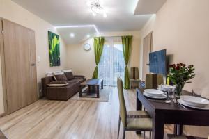 Telewizja i/lub zestaw kina domowego w obiekcie Apartamenty Izerskie - ul. Cicha 13H-I